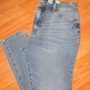 Time and Tru Light Blue Skinny Jeans